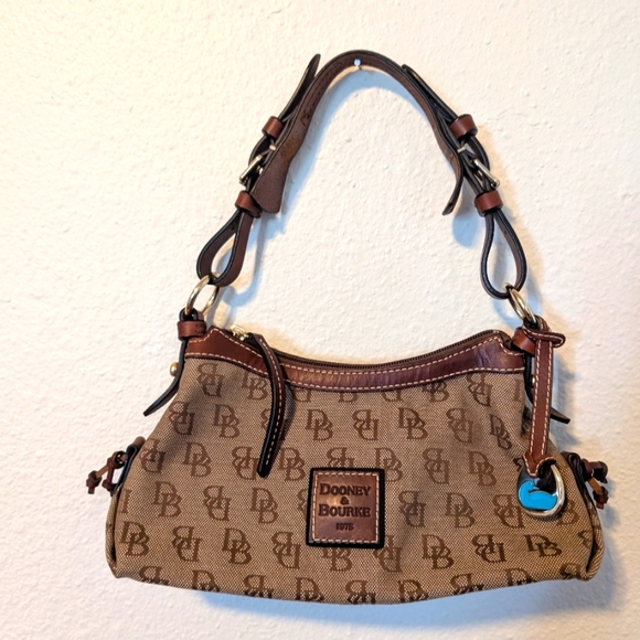 Dooney & Bourke Handbags - BRAND NEW Vintage Dooney & Bourke Handbag 👜